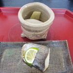 Kamakuramae Uogen - 焼き魚と野菜の煮物。魚はしょっぱかったけど、煮物は優しい味わいで美味しかったです。