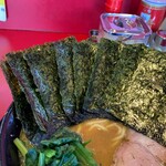 家系ラーメン たつ家 - 海苔増しは5枚100円。