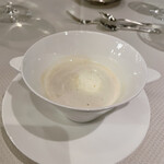 メインダイニングルーム 三笠 - 林檎のポタージュ　ヨーグルトクリーム