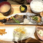 Odaidokoro Furari - 私の定食1.ほっけ 12.サーモンとキノコのホイル焼き　990円＋100円＋150円＋税