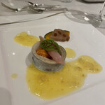 メインダイニングルーム 三笠 - 太刀魚のタンバル風　ウニとイクラをのせて　生姜バターソース　