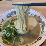 天下一品 - 麺はこんな感じ