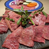 炭火和牛焼肉もうもう亭 広小路店 - 本日の厳選3品
                    （ハラミ、ハネシタ、イチボ）