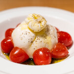 エミリア - 2023.11 群馬県川場村産ブッラータチーズのカプレーゼ（2,900円）
