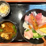 Sushiya Noda - 赤出汁とサラダ