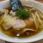 飯田商店 - わんたん入りしょうゆらぁ麺