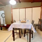 はり重 - 個室では有りませんでしたが、
      テーブル席でゆっくりと頂けました