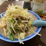 長崎菜館 - ちゃんぽん：山盛りだけど野菜中心具材でペロリ。