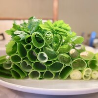 はり重 道頓堀本店 - お野菜もたっぷり♪向こう側が見えそう| ‹:)~♡