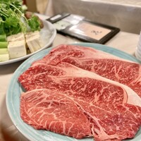 はり重 道頓堀本店 - 店内ではすき焼きやしゃぶしゃぶが頂けます
