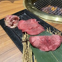 中目黒焼肉 登牛門 - 