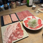 CRAFT MEAT&LAB. - センボン、ツラミ、シビレ、シマチョウ、豚のウデとバラをマッシュルーム出汁でいただくしゃぶしゃぶ。