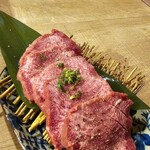 和牛焼肉大衆酒場 ホルモン博多春吉のじゃん横 - 