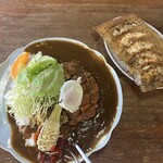 お食事処 ぼんち - チキンカツカレーと餃子