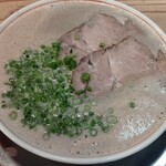 博多だるま - ラーメン。個人的には好きじゃないけどしっかり作っているのは伝わる