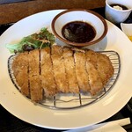 Dainingu Koneko - ◆ トンカツ (サラダ付き)
                      濃厚ソースがたまらなく美味しい！