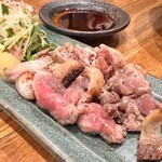 お料理とお酒 実りや - 親鶏もも炭焼き