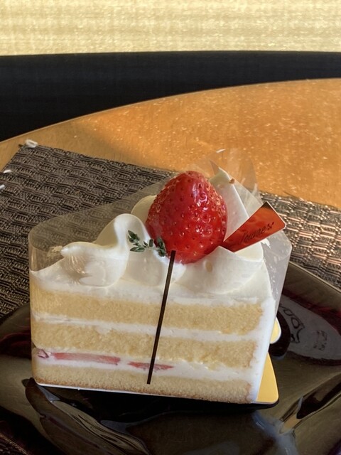ジュールグーフェ　ル　リーヴルドゥパティスリー 閉店】patisserie J'ouvre east.LABO （パティスリー ジューブル