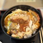 ひえつき食堂 - カツも薄くスライスされていて食べやすいのも特徴的です。