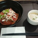 牧場直販ミートダイニング コーシンファーム - 黒毛和牛のローストビーフ丼(スープ付き)