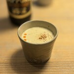 CRAFT MEAT&LAB. - 豆乳スープ。ぱらりと振りかけられているのは牡蠣の粉