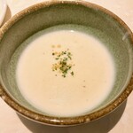 RESTAURANT L’ESPRIT DE CHEVALIER - 大根のポタージュ