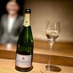 アカ - ・ドゥラモット