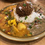 Curry&Spice HANAKO - 【３種盛り】・定番「季節野菜とにんにくのカレー」 ・定番「ハーブ香るマトンキーマ」 ・季節限定「蒸し鶏入り豆乳きのこカレー」