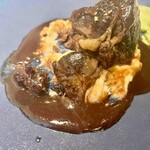 RESTAURANT L’ESPRIT DE CHEVALIER - 牛ほほ肉の赤ワイン煮