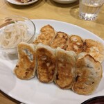 餃子ふじたた - 餃子定食の餃子8個