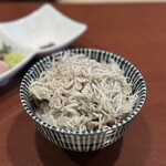 酒肴場 屯 - 釜揚げしらすたっぷり