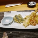 鮨 玉かがり 天ぷら 玉衣 - ギリシャのヴァージンオリーブオイルで揚げた天婦羅が絶品！塩もホタテとかから採った自家製のお塩　アスパラ、車海老、穴子