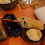 ぎんざ磯むら - 芝エビ　断面
      周りに紫蘇が巻いてあって、美味しかった～♪(≧▽≦)