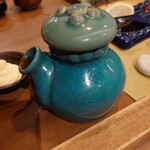 ぎんざ磯むら - オリジナルソースの入れ物
      ちょっと変わった形。