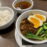四川 郷土菜 シャンバァロウ - 台湾名菜 ルーロウハン(郷巴佬魯肉飯) 1450円