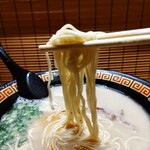 Ichiran - 天然とんこつラーメン 箸上げ