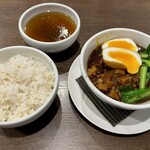 四川 郷土菜 シャンバァロウ - 台湾名菜 ルーロウハン(郷巴佬魯肉飯) 1450円