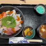 おけしょう鮮魚の海中苑 - 海鮮丼(2100円)