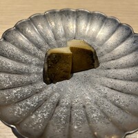 麻布十番 鮨 無銘 - 鮑　塩で揉んで蒸しあげただけの本来の旨味爆発