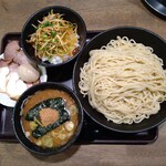 麺屋 幡 - 特つけ麺特盛(2玉)と地元の中泊町坂本さんが栽培したネギフェアのネギチャ丼