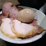 麺屋 幡 - 特つけ麺特盛(2玉)の別盛り具材