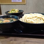 麺屋 幡 - 特つけ麺特盛(2玉)と地元の中泊町坂本さんが栽培したネギフェアのネギチャ丼