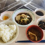 Akashishiyakushominamikaigishitsutou - 日替り定食B 600円＋ご飯大盛り50円