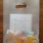 シャララ舎 - 持ち帰り用は半透明の袋（無料）に※ちょっと壊れやすいそうです