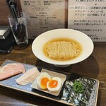 Menya Kirakumeijin - 煮干しコンソメ