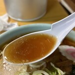 みたか食堂 - 次から次に飲めてしまう醤油スープ