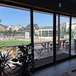 cafe 5 my space - 店内から見た庭