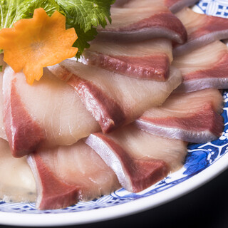 If you want to enjoy Kagoshima to the fullest, go to “Chicken Yaro”! Famous “chaburi” sashimi