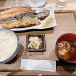 豊洲場外食堂魚金 - ハーフ&ハーフ(サバとホッケの焼魚)定食_¥1,280