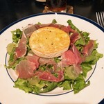 山下食堂 - カマンベールと葡萄のサラダ